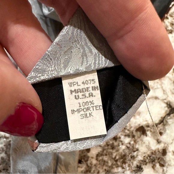 Cougar Neck Tie Mens Tie Grey Maroon Silk - Picture 3 of 4